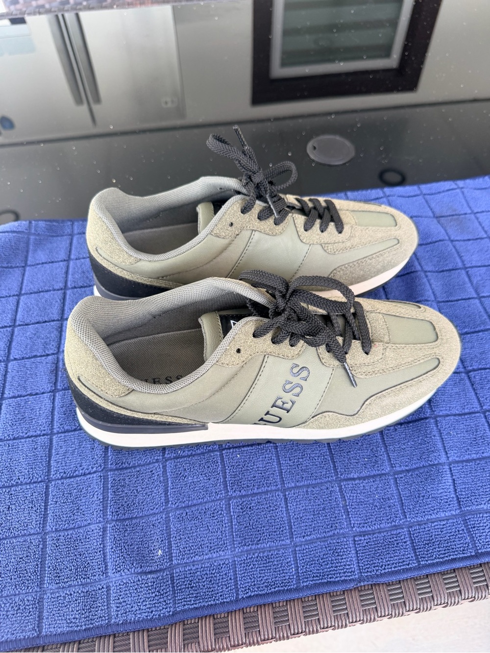 GUESS Men's Olive/Tan Low-Top Sneakers